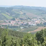 In Casais De Santa Helena *